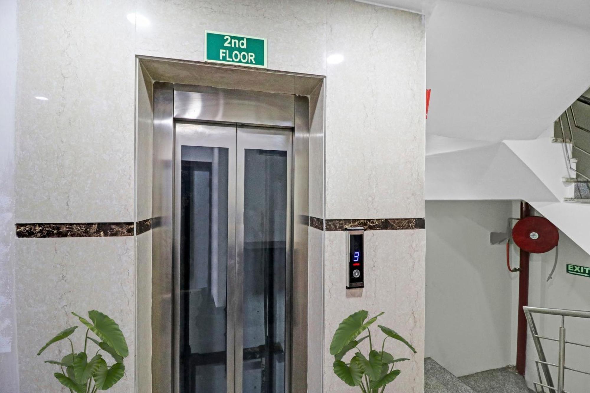 Hotel Stay House New Delhi Bagian luar foto
